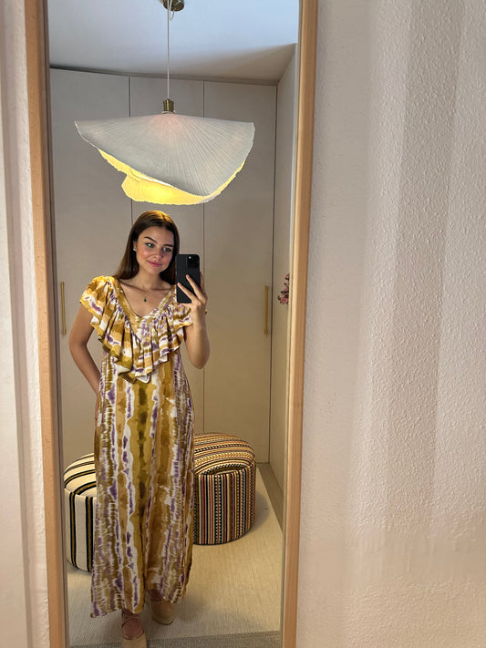 Vestido con estampado amarillo y volante en el pecho.  Composición: 100 % Viscosa.  Hecho en Italia.  La modelo mide 163 cm.