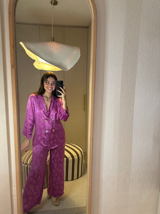 Traje Rosa